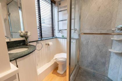 Stunning 6-bed house near Harrods in Knightsbridge - image 27