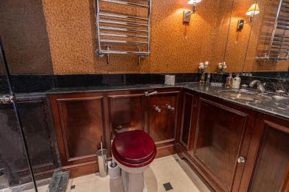 Stunning 6-bed house near Harrods in Knightsbridge - image 30