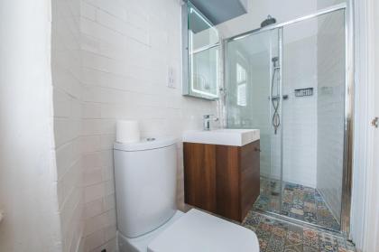 Pass the Keys - Modern & Stylish Garden Home in Islington - image 22