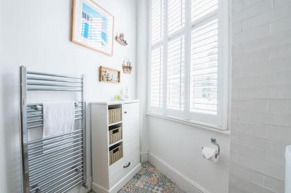 Pass the Keys - Modern & Stylish Garden Home in Islington - image 25