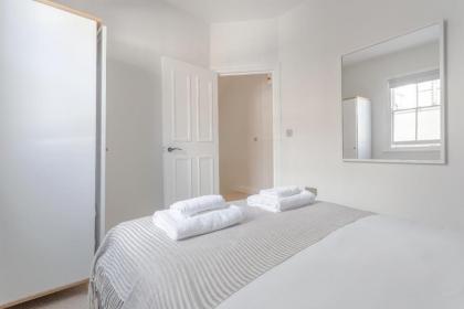 Stunning 3 Bedroom 2 Bath in Fantastic Location - image 12