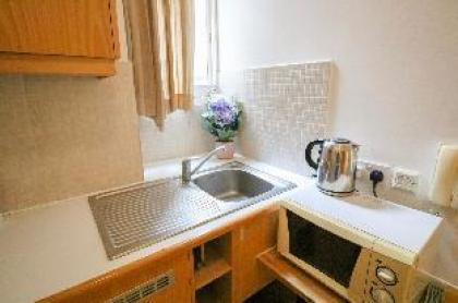Flat 10 · Cosy Split level APT Hyde Park - image 10