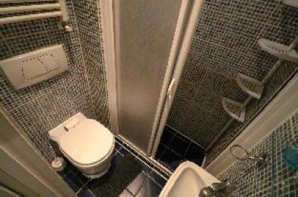Flat 10 · Cosy Split level APT Hyde Park - image 12