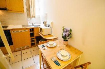 Flat 10 · Cosy Split level APT Hyde Park - image 7
