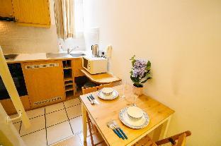 Flat 10 · Cosy Split level APT Hyde Park - image 7