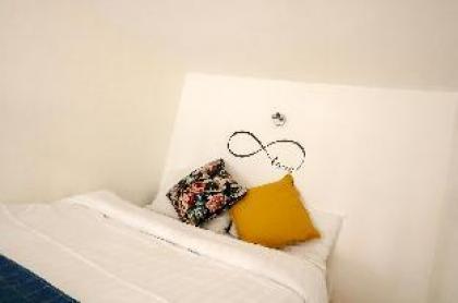 Flat 10 · Cosy Split level APT Hyde Park - image 9