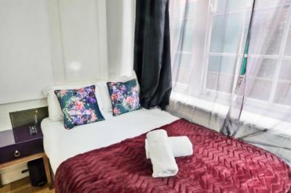 Magical & Charming 8 rooms Covent Garden TownHouse - image 9