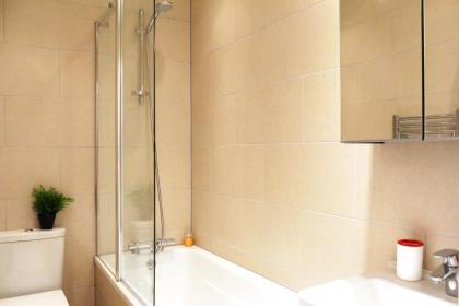 Regents Canal Apartments - image 14