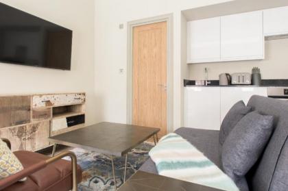 The Soho Loft - Elegant & Modern 1BDR in Soho