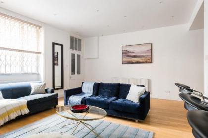 the Bayswater Gardens   Bright  Central 3BDR Home in Bayswater London 