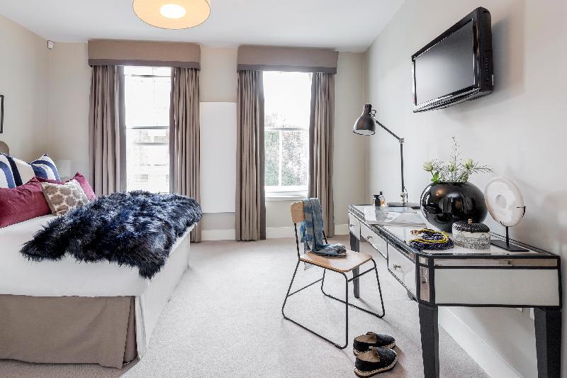 Stunning Artist 2BR Flat on Kensington High Street - main image
