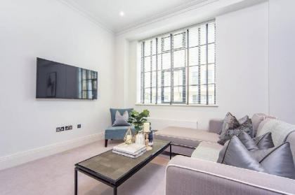 Luxury 1 Bed Apartment by the River