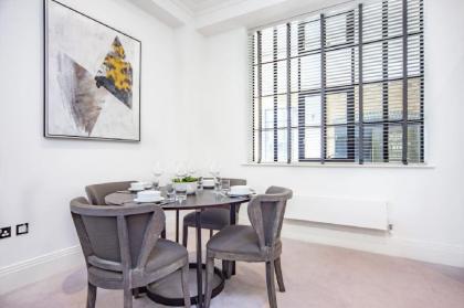 Luxury 1 Bed Apartment by the River - image 10