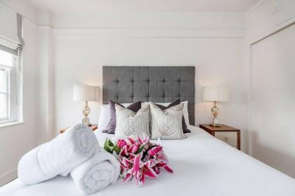 Bright two Bedroom Apartment in Chelsea 43