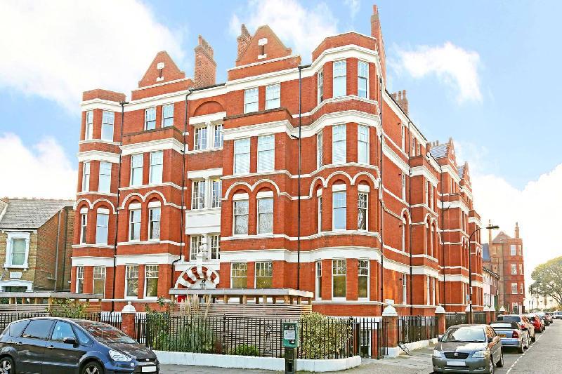 Two Bedroom Apartment in Hammersmith (201A) - image 3