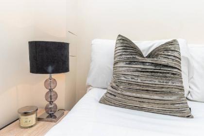 Modern Two Bedroom Apartment in Hammersmith - 203A - image 20