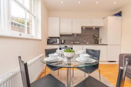 Modern Two Bedroom Apartment in Hammersmith - 203A - image 9