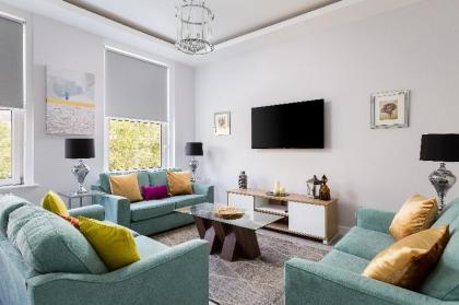 Sophisticated modern 2 bed 2 bath on Cromwell rd London