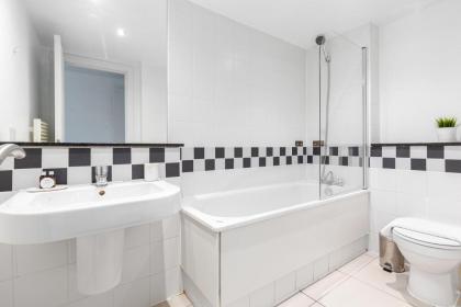 The Spitalfields Apartments - image 19