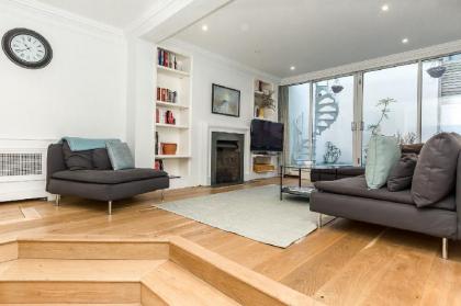 Beautiful 3BR Home with terrace in Knightsbridge
