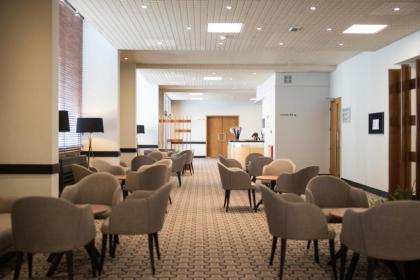 Lancaster Hall Hotel - image 12