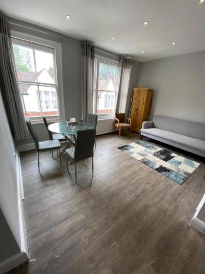 LOVELY 3 BEDROOM FLAT LOCATED IN THE CITY CENTRE!