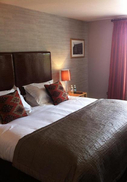 The Saracens Head Hotel - image 21