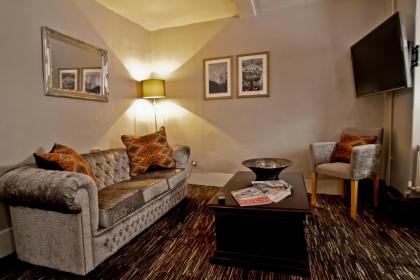 The Saracens Head Hotel - image 22