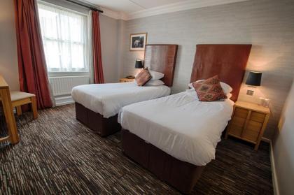 The Saracens Head Hotel - image 23