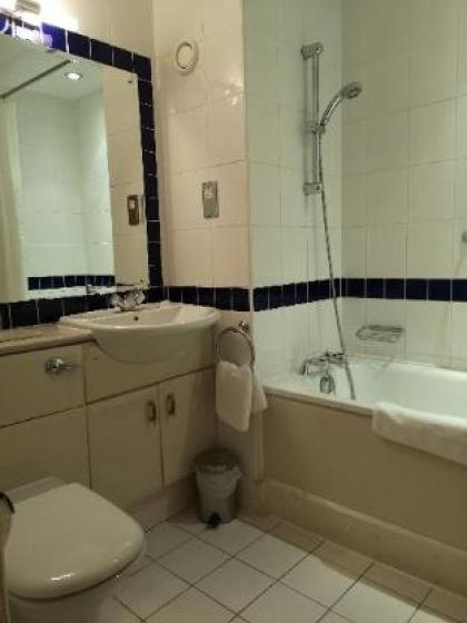 Tudor Lodge Hotel - image 22