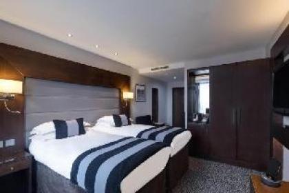 Park Grand London Heathrow - image 25