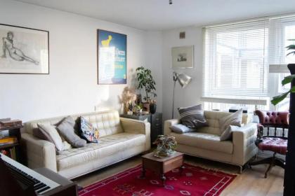 Characterful 1 Bedroom Flat Close to DLR