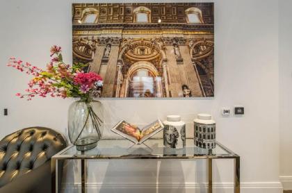three bed walking distance to Charing Cross 