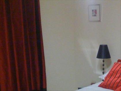 Apple House Guesthouse Heathrow Airport - image 4