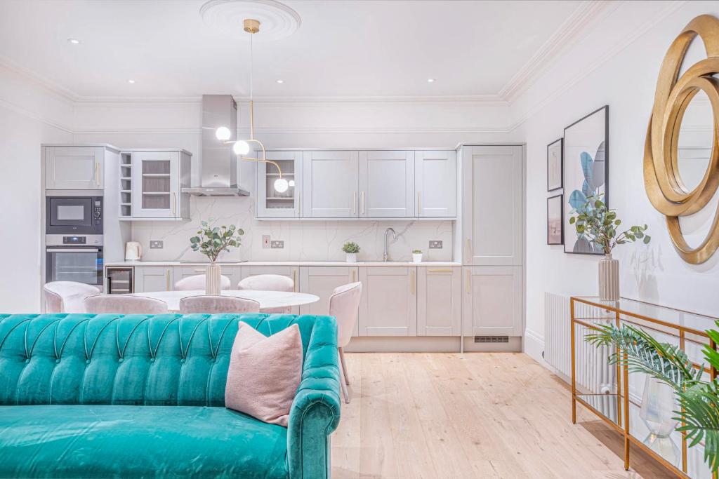 Royal Kensington - Standard 3 bed - image 4