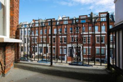 GuestReady - West Kensington Home wBalcony - image 22