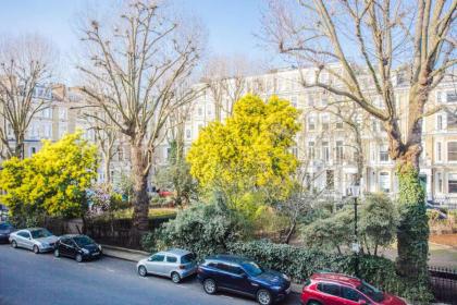 Modern & Spacious 1 Bedroom Apartment in London - image 21