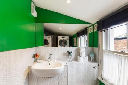 Lovely 4-Bedroom House near Portobello - image 29