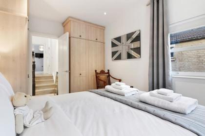 Lovely Newly-Renovated 3 Bedroom Apartment in Fulham - image 21
