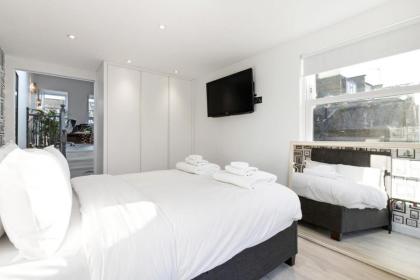 Lovely Newly-Renovated 3 Bedroom Apartment in Fulham - image 22