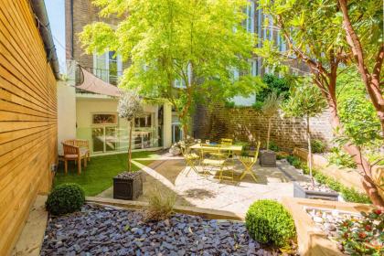 Stunning Home near Earl's Court by UndertheDoormat - image 27