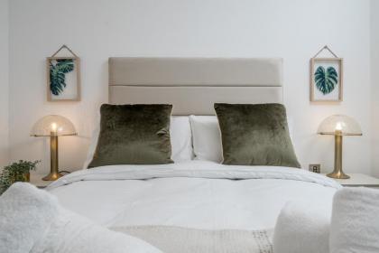 Luxurious Spacious 2Bed Flat in Canary Wharf w/views of River Thames - image 23