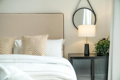 Luxurious Spacious 2Bed Flat in Canary Wharf w/views of River Thames - image 26