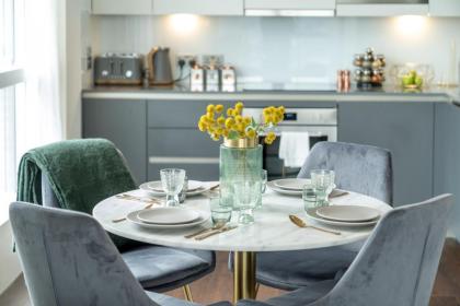 Luxurious Spacious 2Bed Flat in Canary Wharf w/views of River Thames - image 30