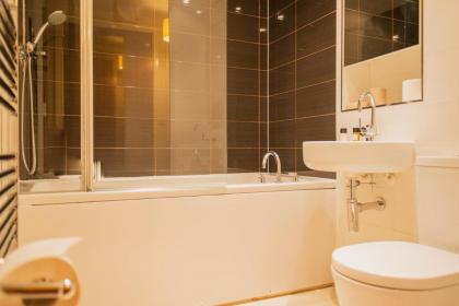 One Bed Serviced Apartment Moorgate - image 24