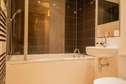 One Bed Serviced Apartment Moorgate - image 25