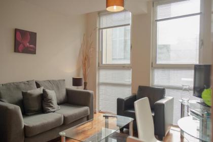 One Bed Serviced Apartment Moorgate - image 29