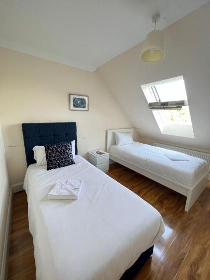 RC Airport Rooms - image 16