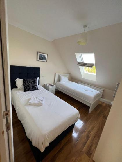 RC Airport Rooms - image 22