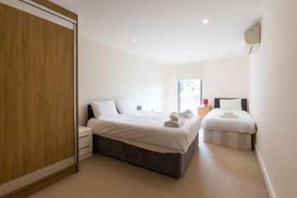 Bright and Modern 3 Bed Apartment Hyde Park Central London - image 21